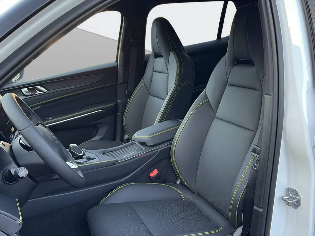 01 1.5 PHEV More 16