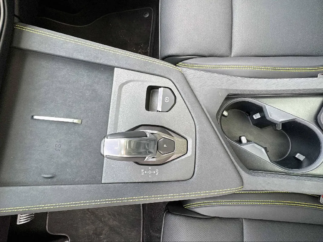 01 1.5 PHEV More 12