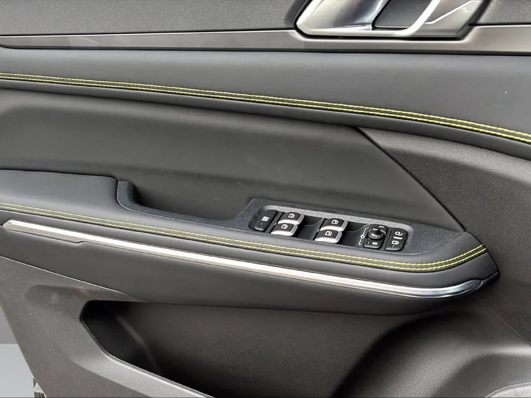 01 1.5 PHEV More 15